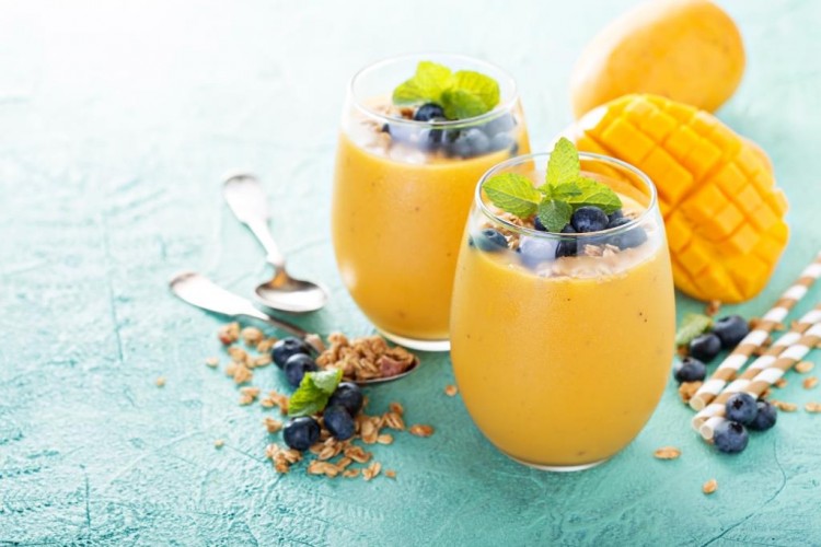 mango-and-berry-smoothie